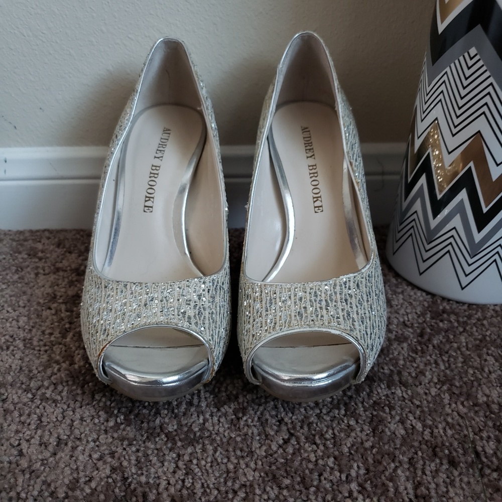 Audrey Brooke | Champagne Glitter Peep Toe Pumps
